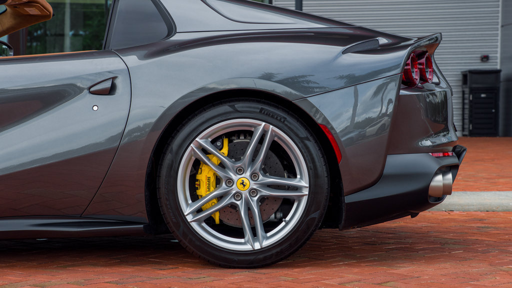 Used 2021 Ferrari 812 GTS RWD image 3