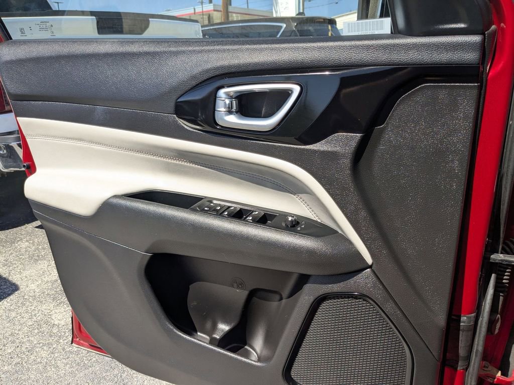 Used 2025 Jeep Compass Limited image 15