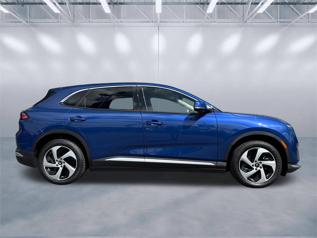 New 2025 VinFast VF 8 Eco image 3