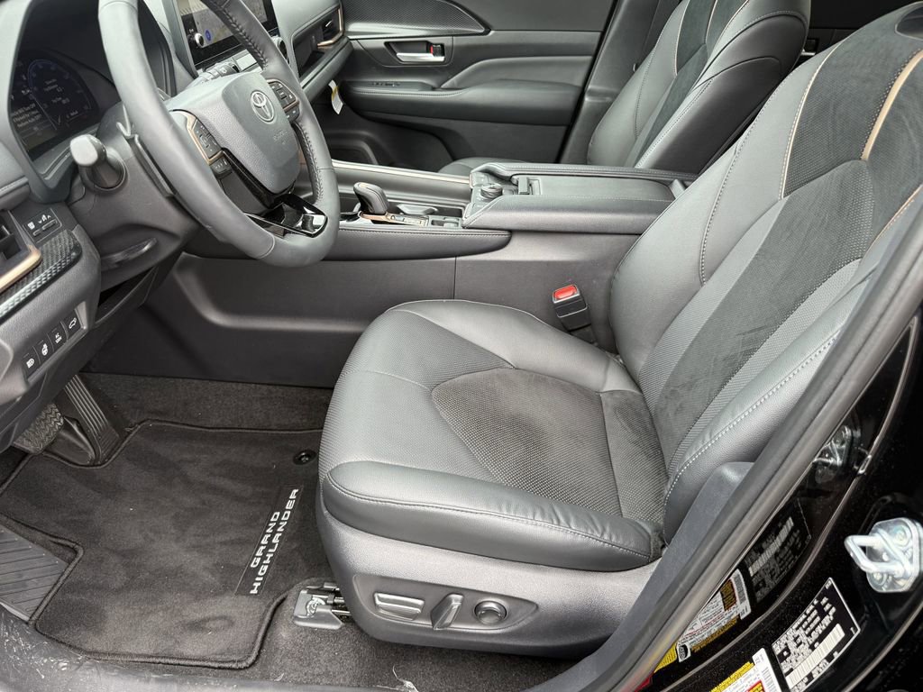 Used 2026 Toyota Grand Highlander AWD Hybrid image 12