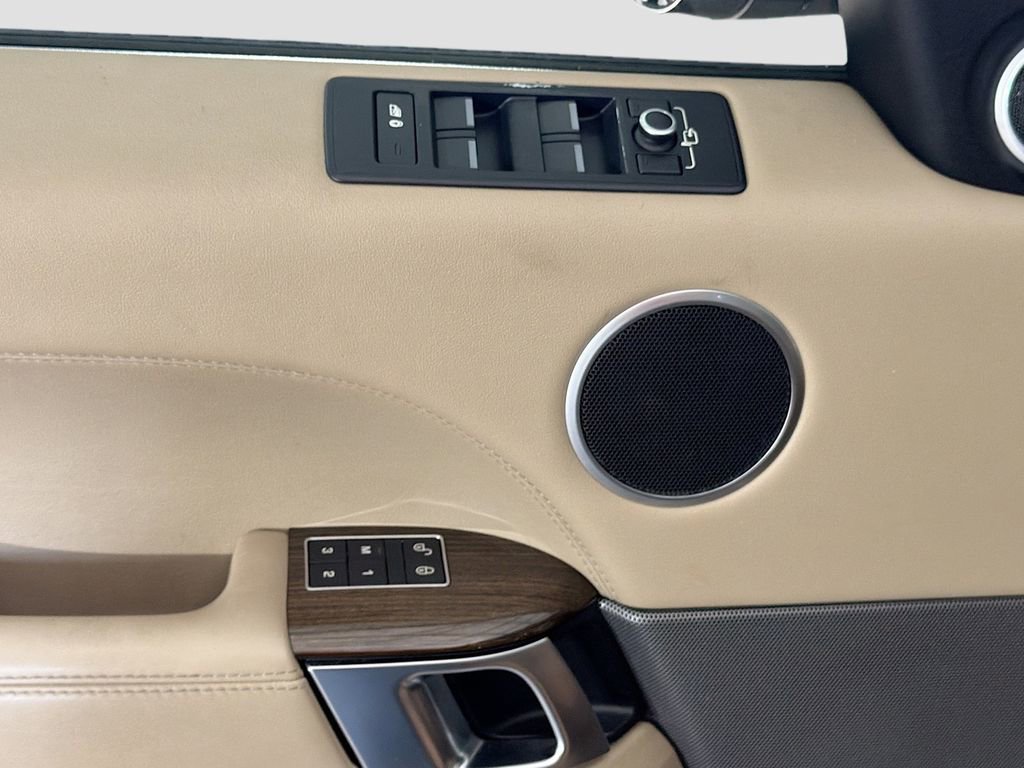 Used 2016 Land Rover Range Rover Sport HSE image 19