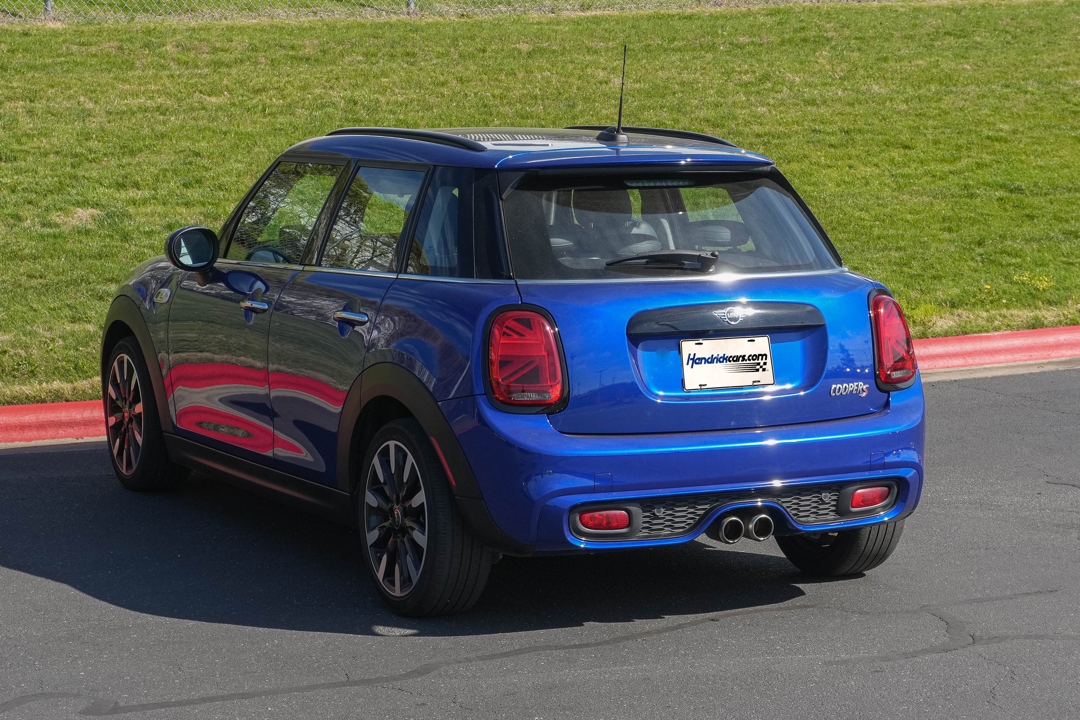 Used 2019 MINI Cooper S image 7
