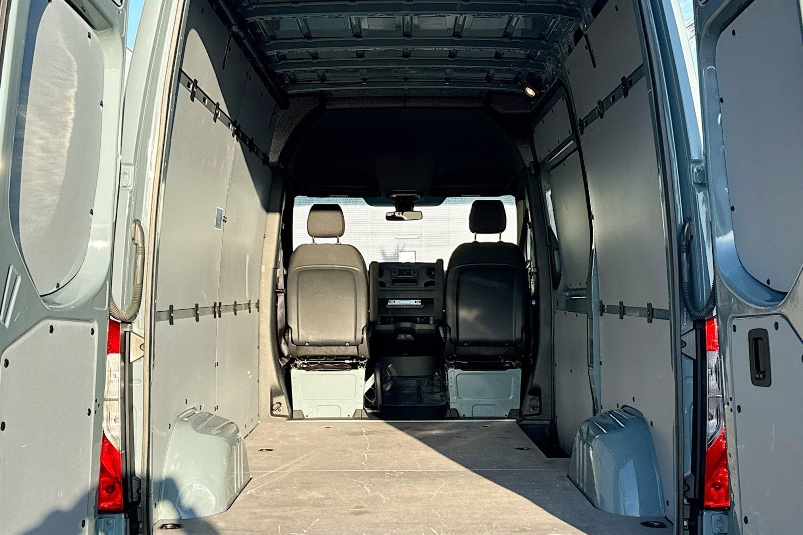 Used 2025 Mercedes-Benz Sprinter 2500 image 20