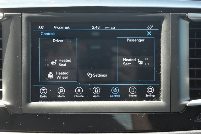 Used 2020 Chrysler Pacifica Touring-L FWD image 26