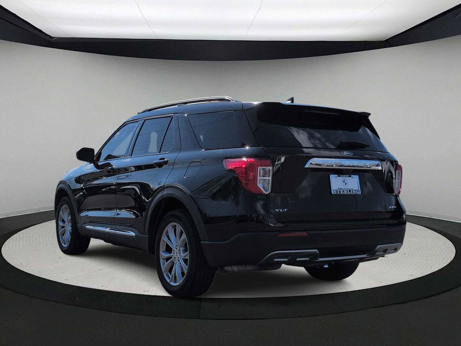Used 2021 Ford Explorer XLT w/ Equipment Group 202A AWD/4WD image 6