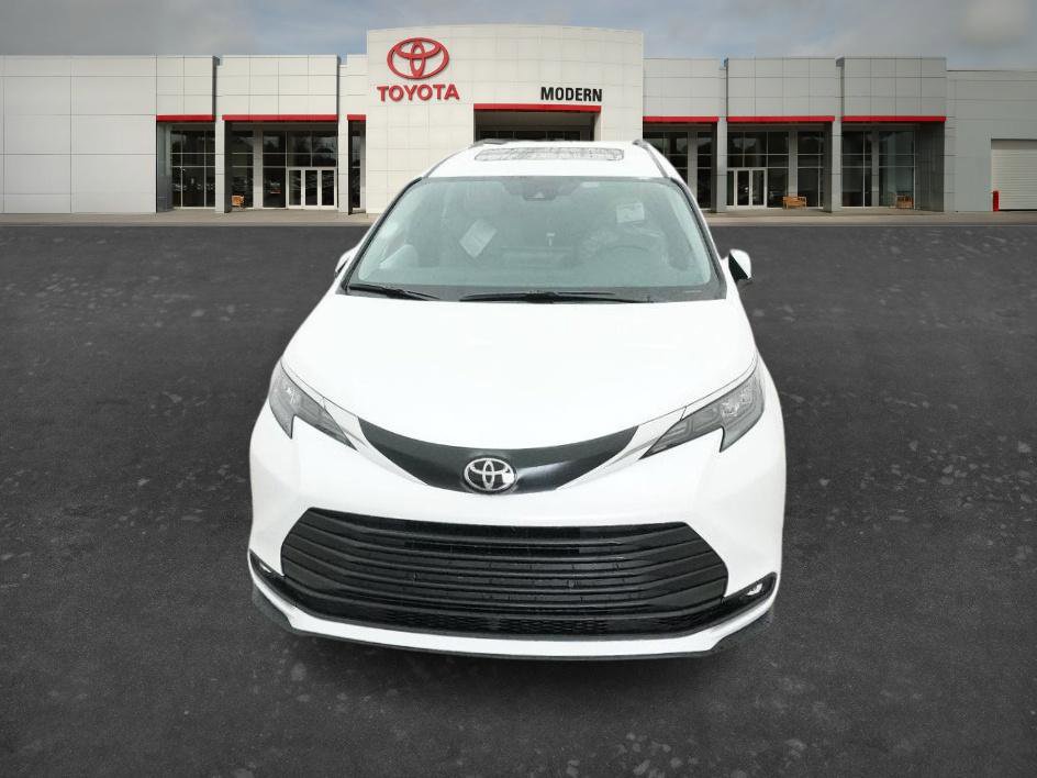 New 2026 Toyota Sienna XLE FWD image 16