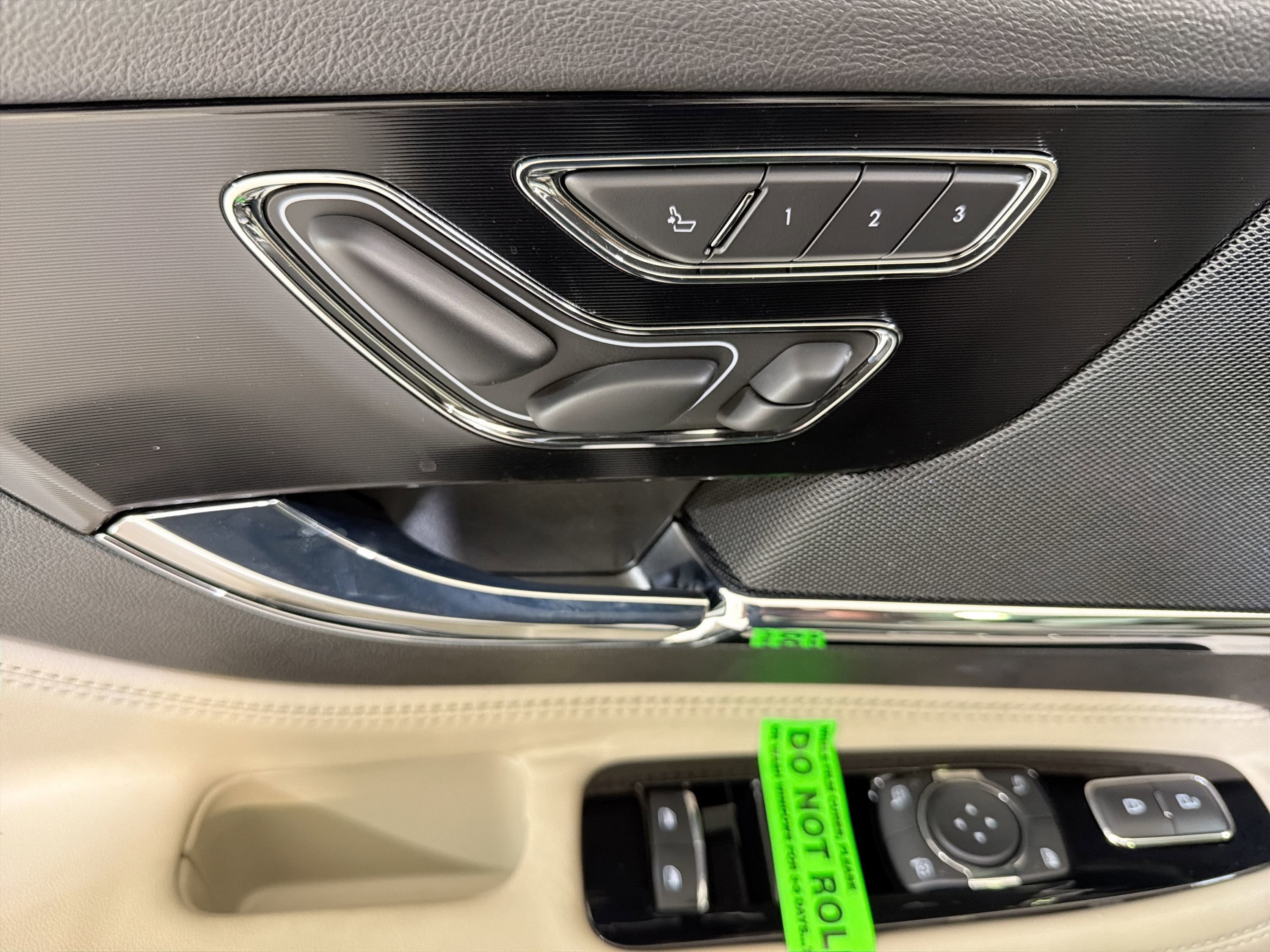 New 2026 Lincoln Corsair Reserve FWD image 11