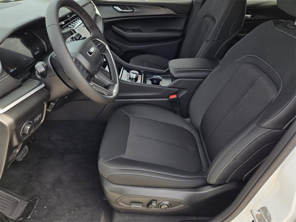 New 2025 Jeep Grand Cherokee L Laredo image 17