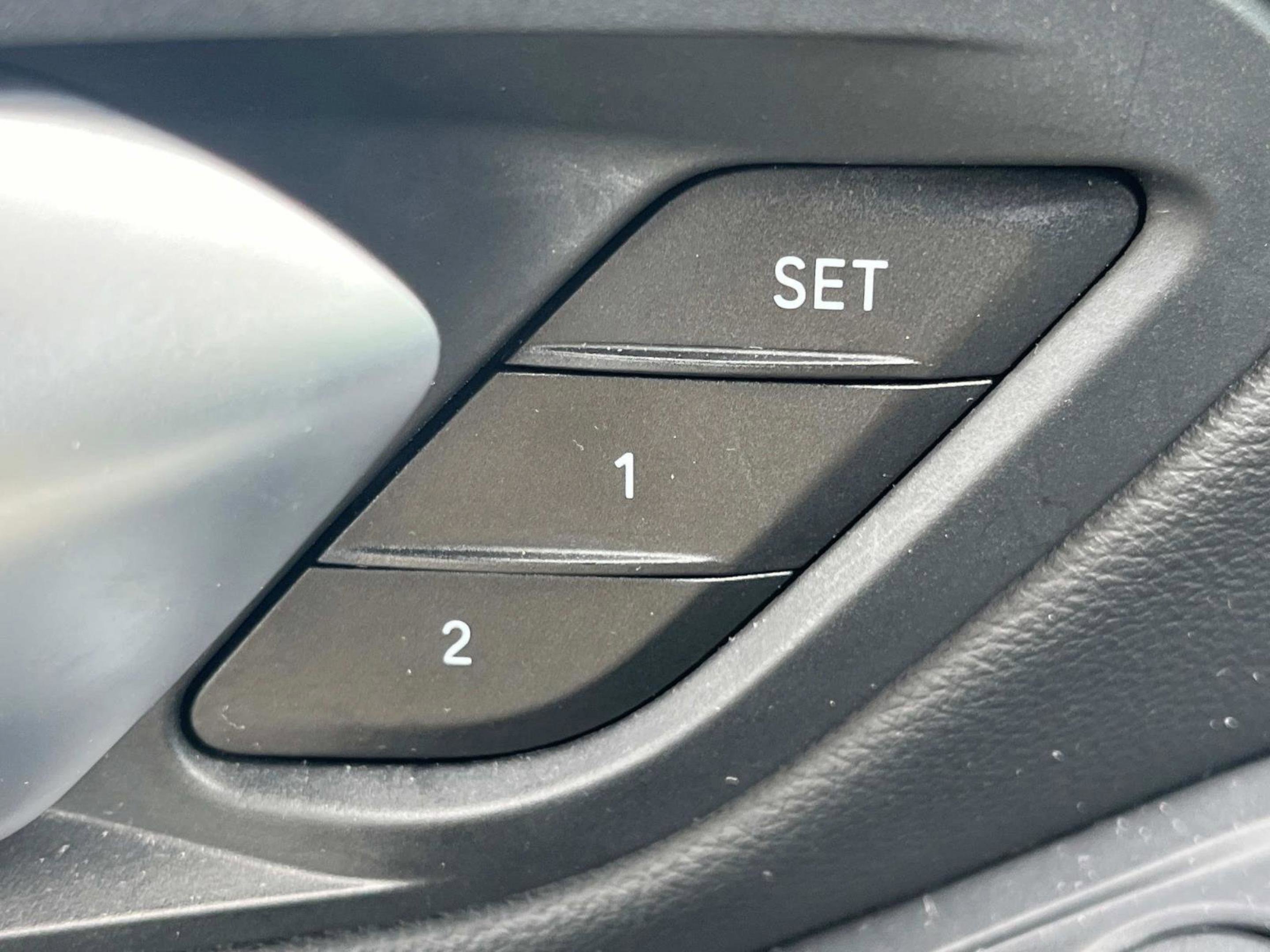 Used 2024 BMW 330e xDrive image 34