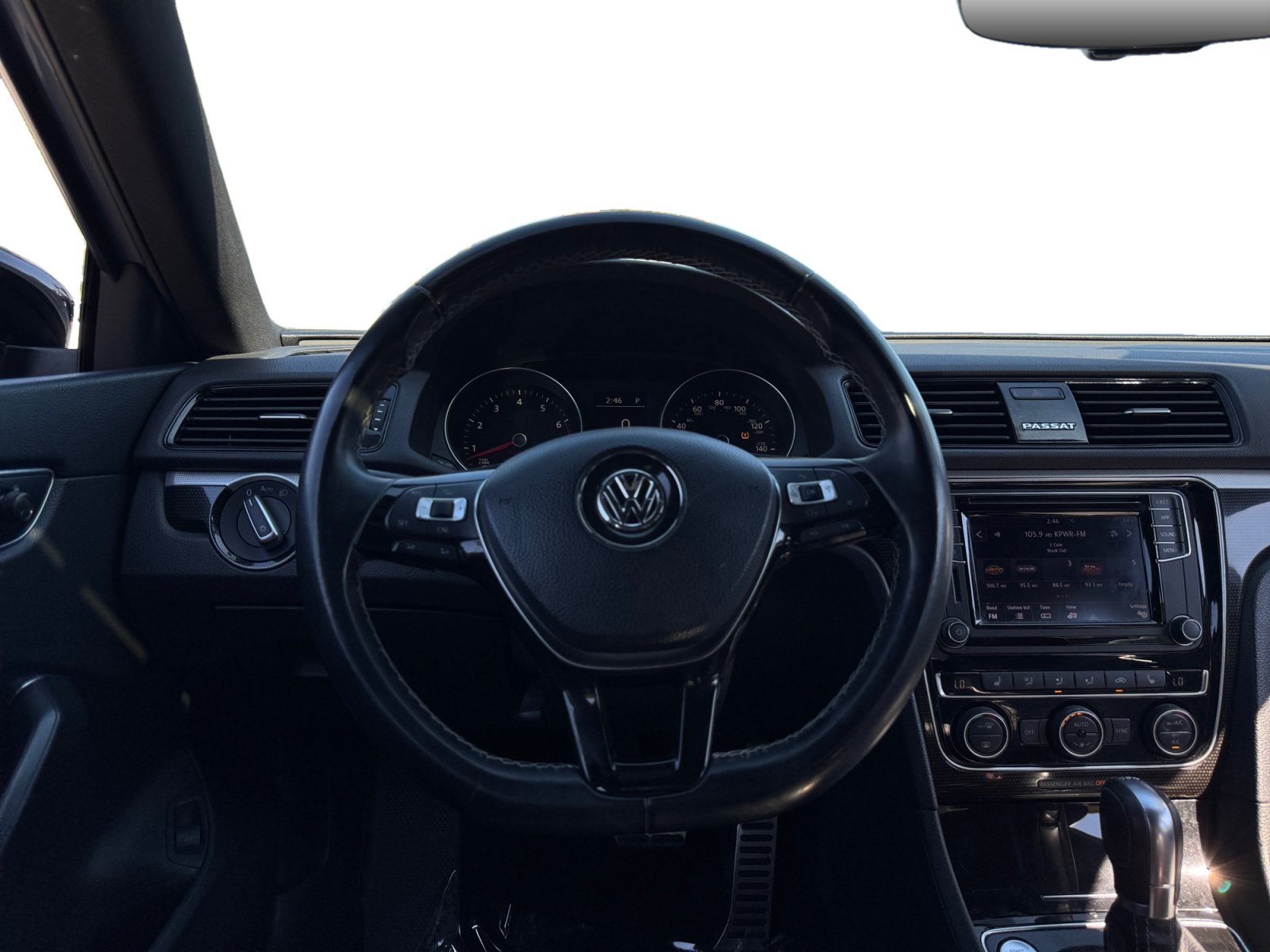 Used 2018 Volkswagen Passat 3.6 FWD image 12