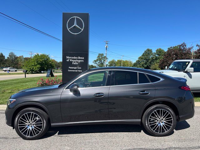 Certified 2025 Mercedes-Benz GLC 300 4MATIC image 2
