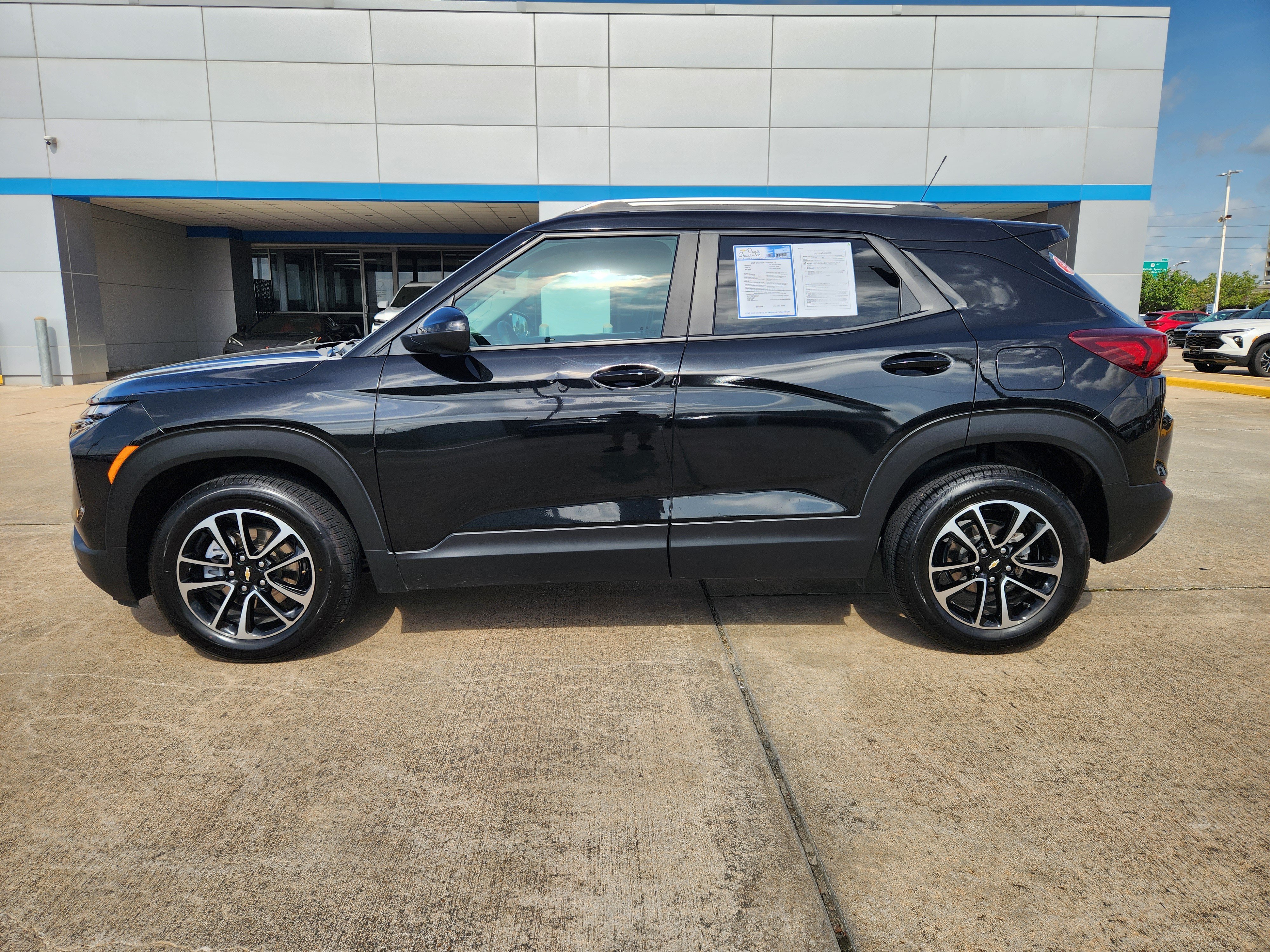 Used 2025 Chevrolet TrailBlazer LT FWD image 5