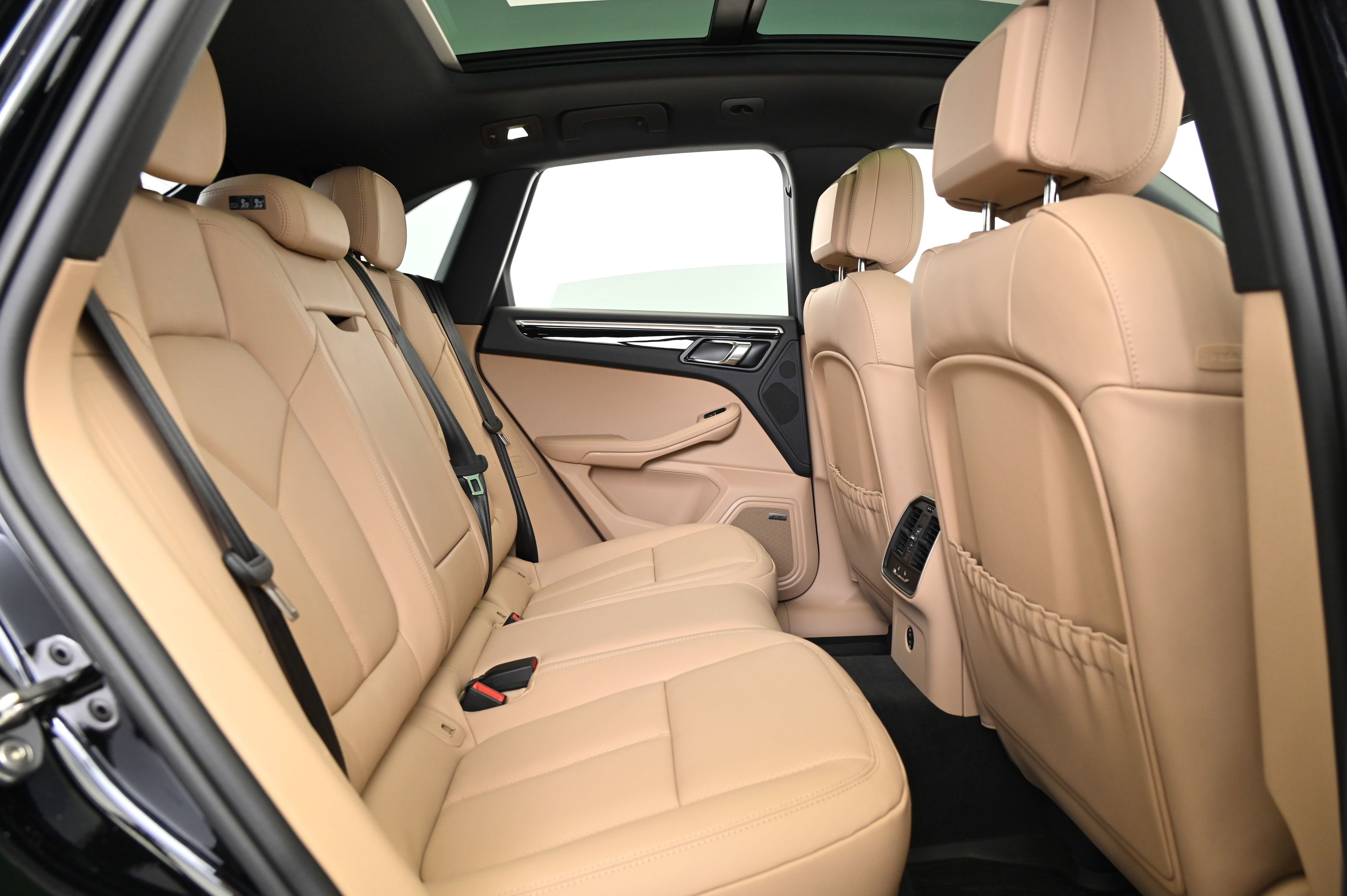 Certified 2025 Porsche Macan image 22