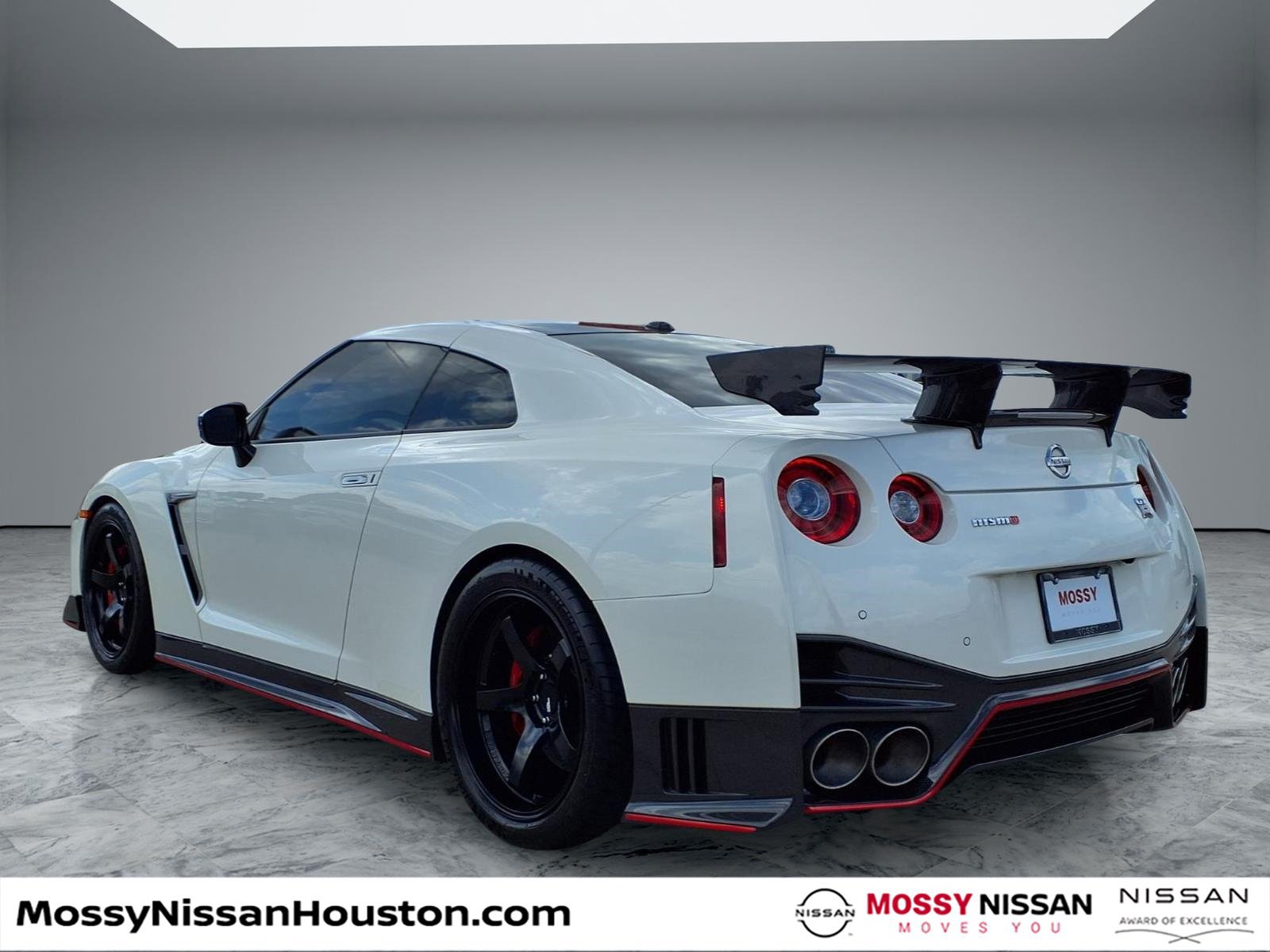 Used 2019 Nissan GT-R NISMO AWD/4WD image 2