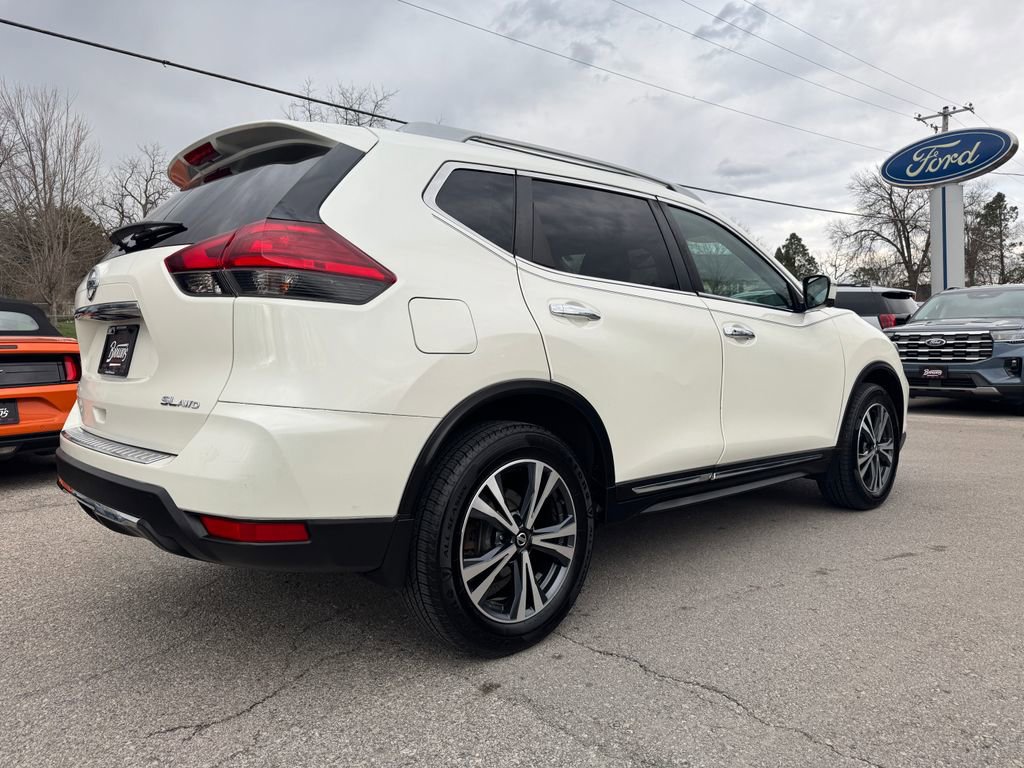 Used 2017 Nissan Rogue SL image 5