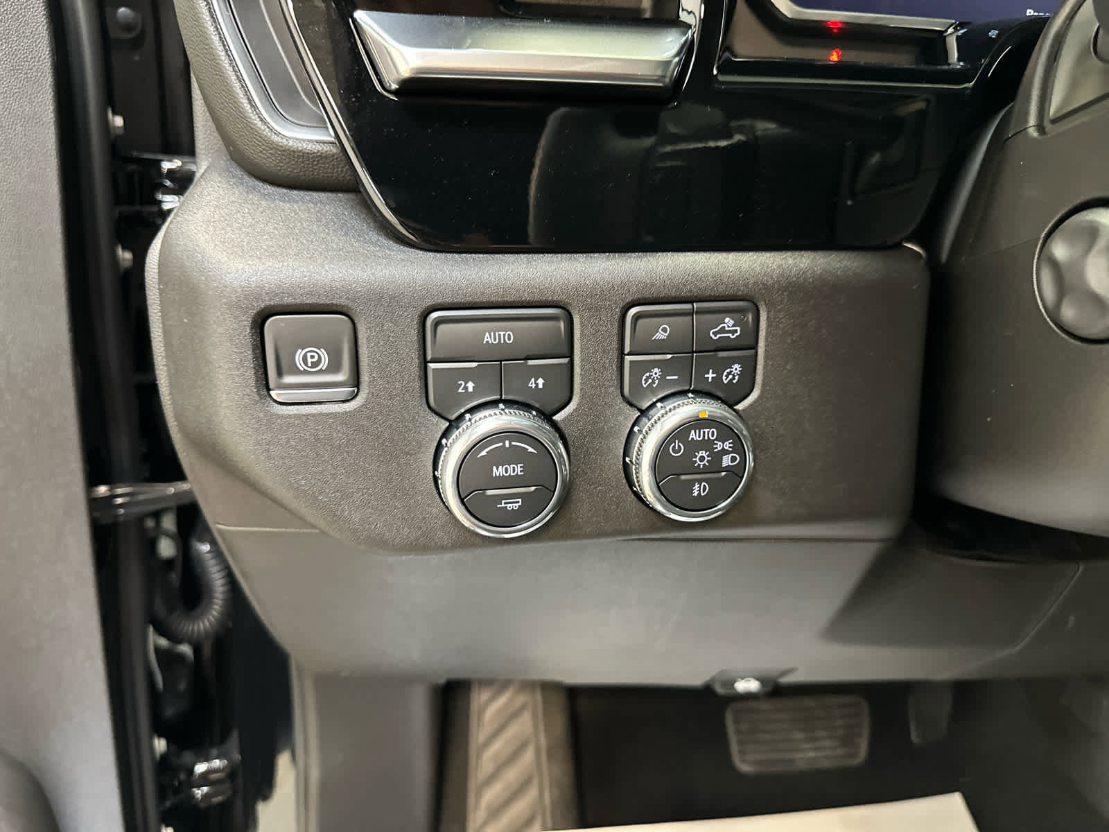 New 2026 GMC Sierra 1500 SLT w/ SLT Convenience Package image 13