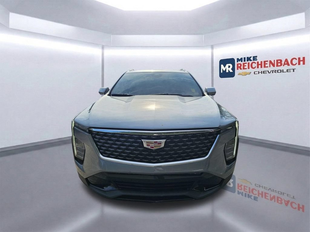 Used 2025 Cadillac XT4 Premium Luxury FWD image 8