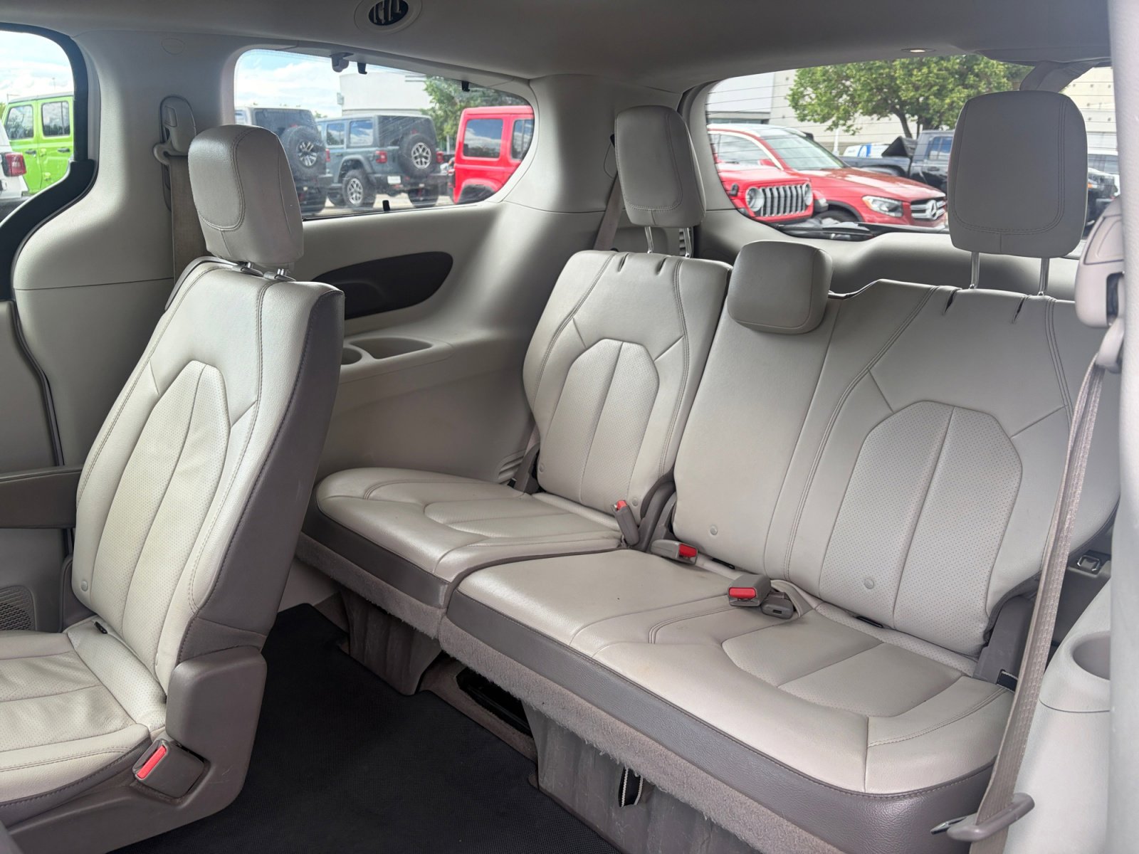 Used 2018 Chrysler Pacifica Touring-L FWD image 27