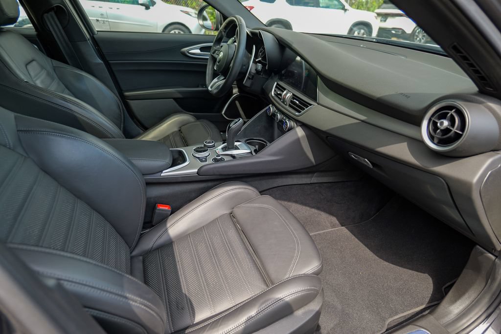 Used 2023 Alfa Romeo Giulia Veloce AWD/4WD image 34