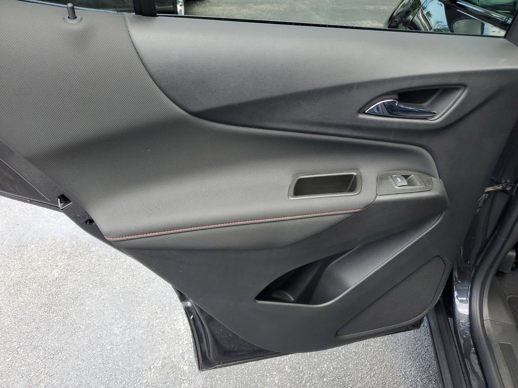 Used 2022 Chevrolet Equinox RS w/ RS Leather Package image 9