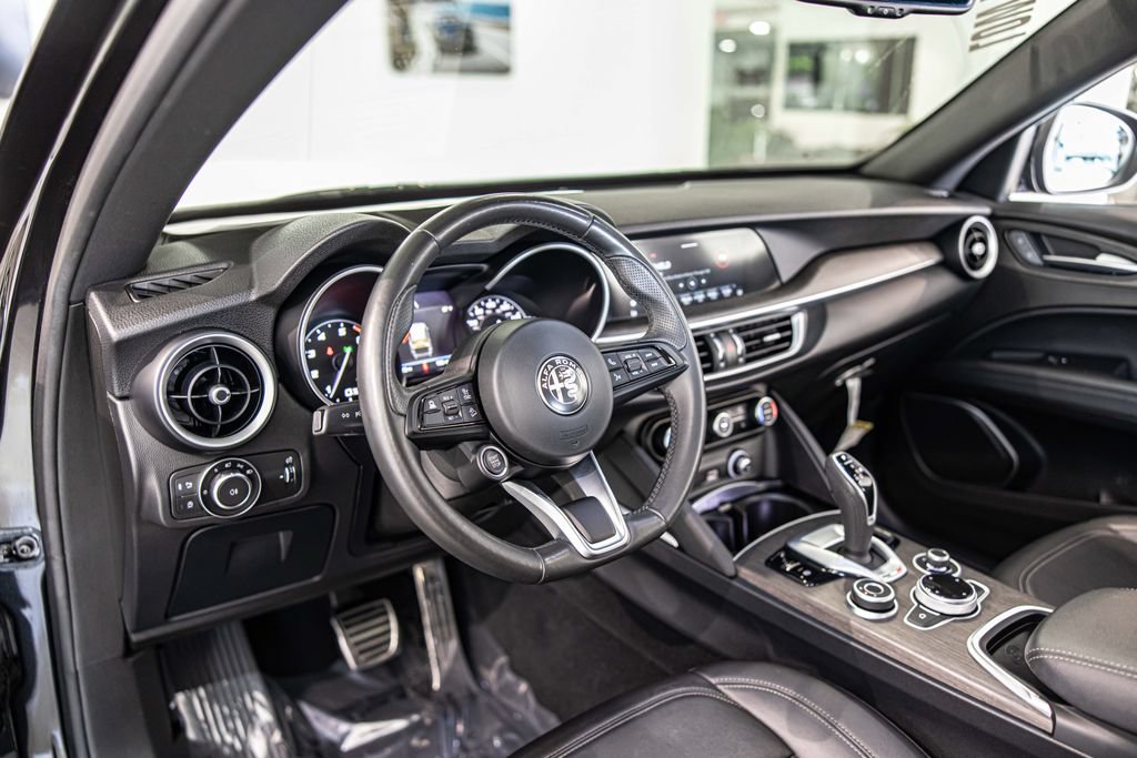 Used 2022 Alfa Romeo Stelvio Ti AWD/4WD image 21
