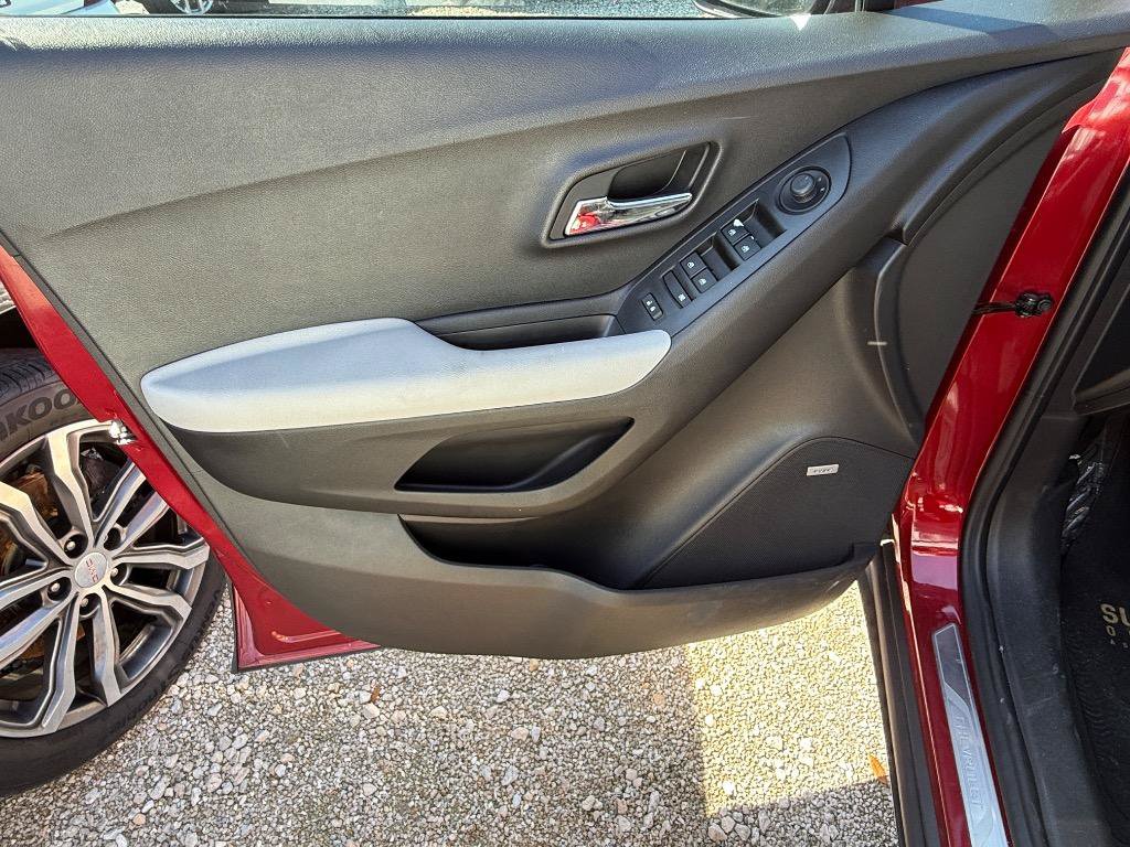 Used 2020 Chevrolet Trax Premier FWD image 16