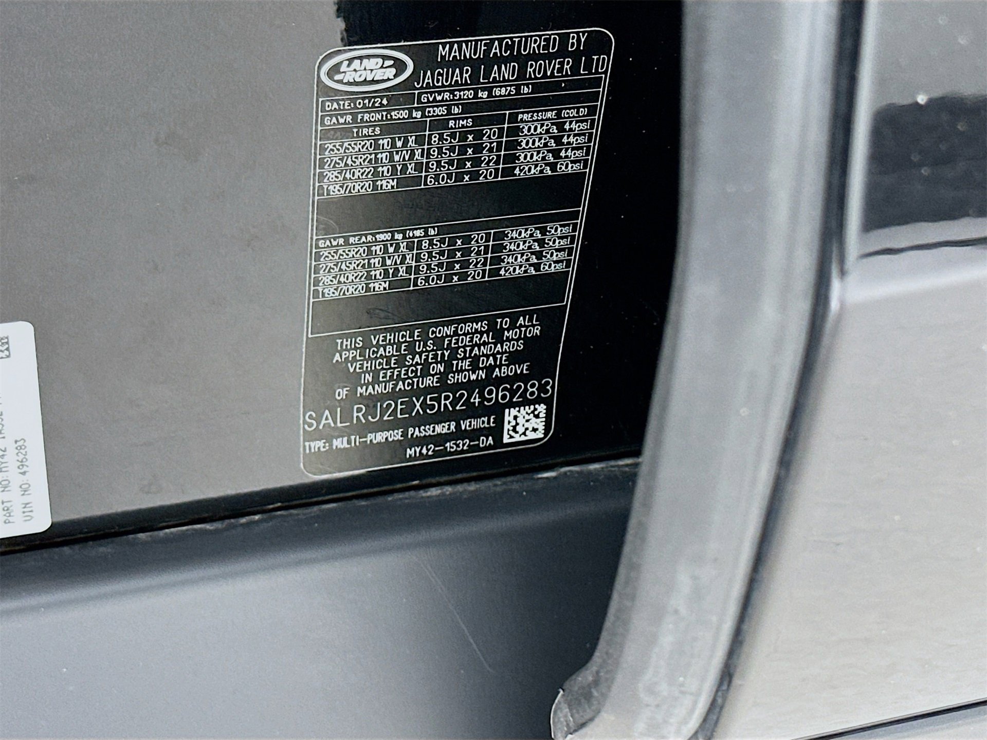 Used 2024 Land Rover Discovery S image 35