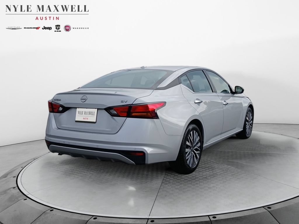 Used 2024 Nissan Altima 2.5 SV FWD image 16