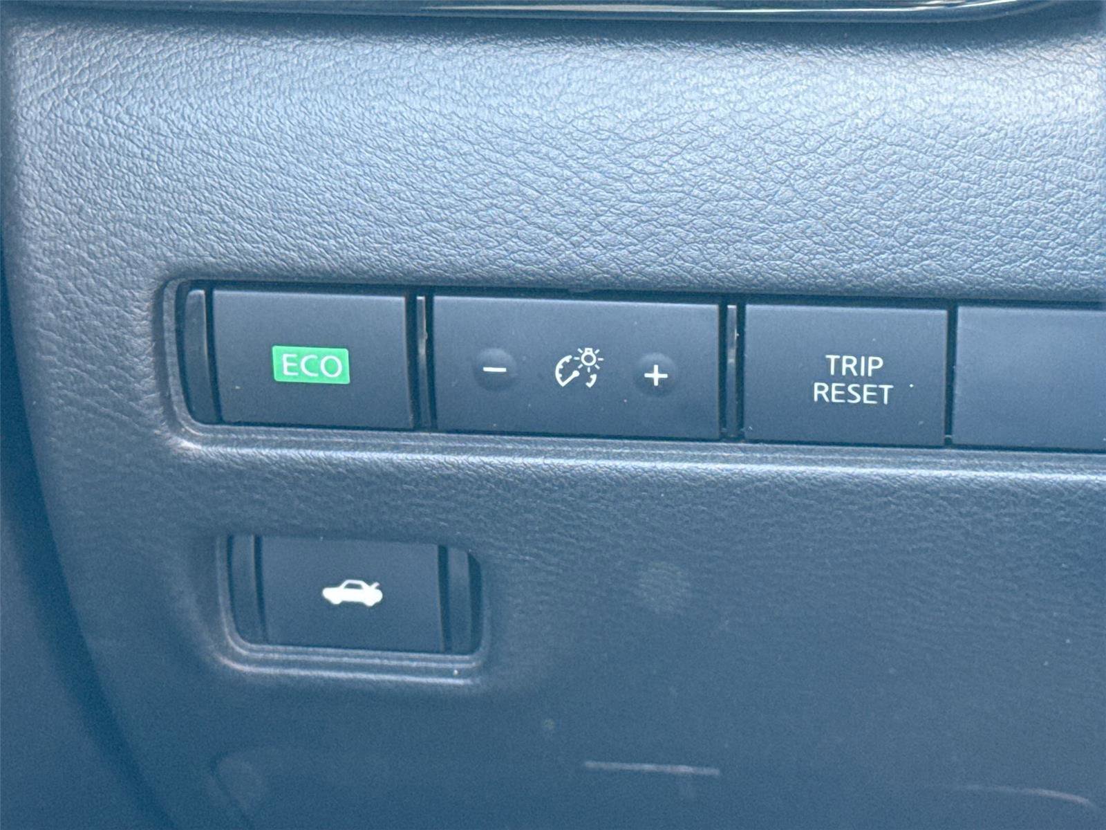 Used 2025 Nissan Sentra SV image 27