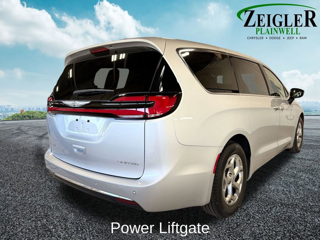 Used 2024 Chrysler Pacifica Limited image 9