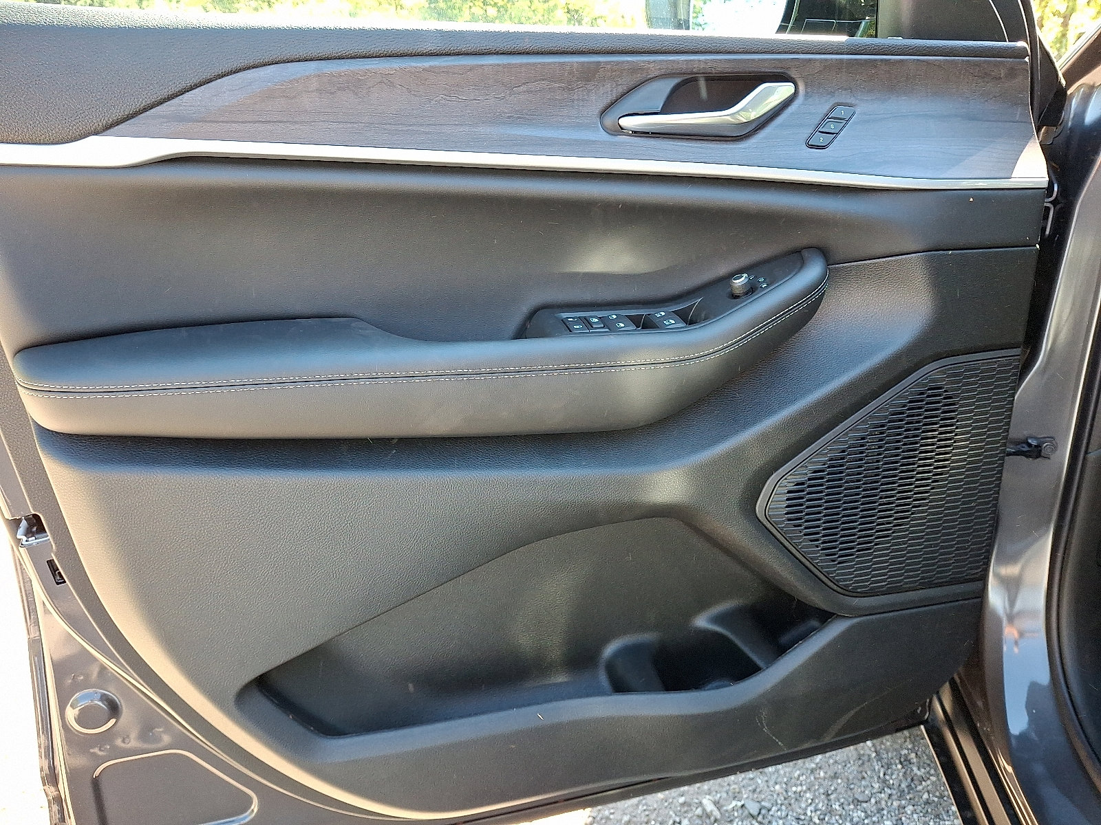 New 2025 Jeep Grand Cherokee Limited image 8