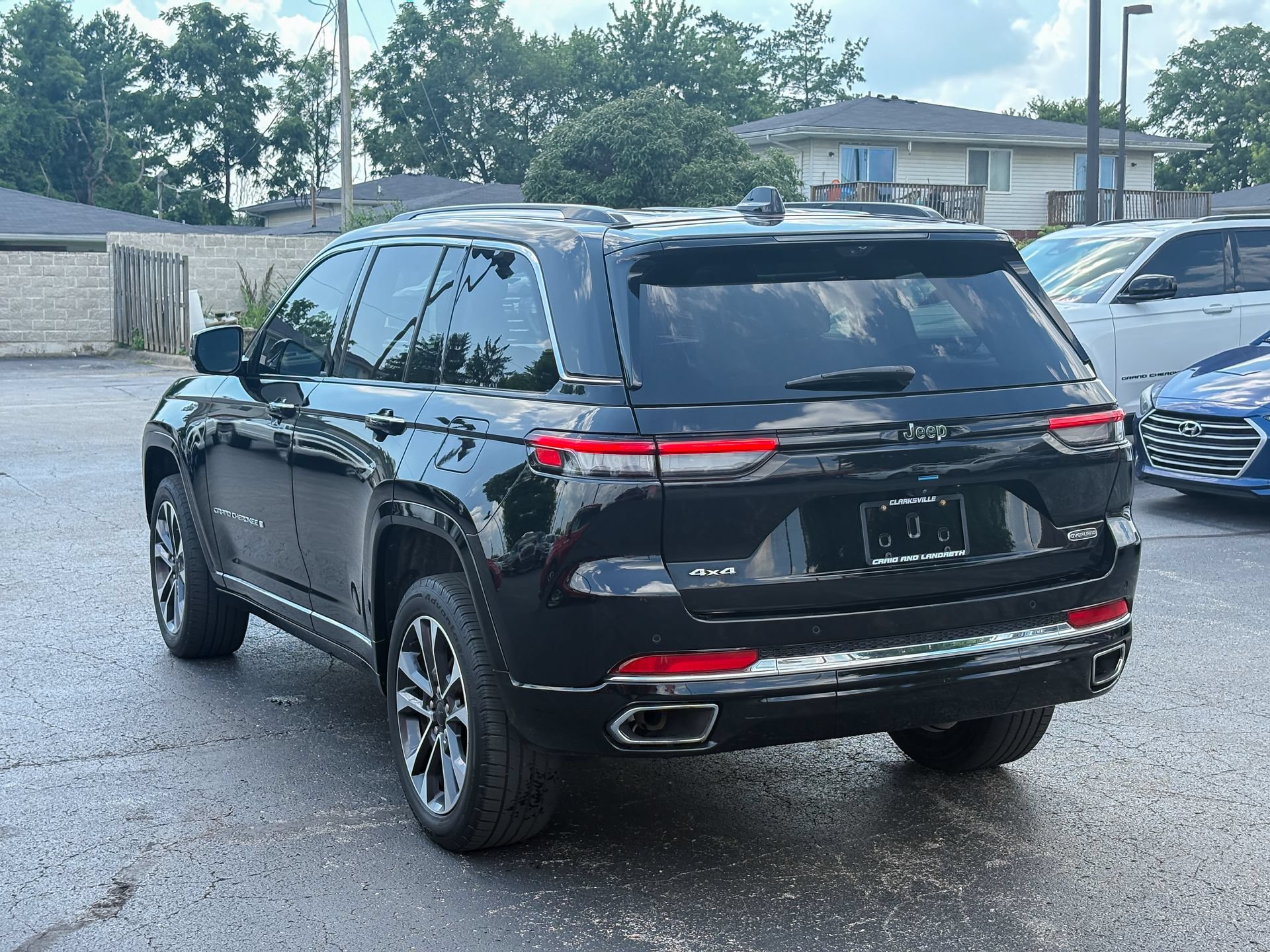 Used 2022 Jeep Grand Cherokee Overland w/ Luxury Tech Group IV AWD/4WD image 12