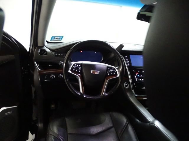 Used 2018 Cadillac Escalade Luxury AWD/4WD image 5