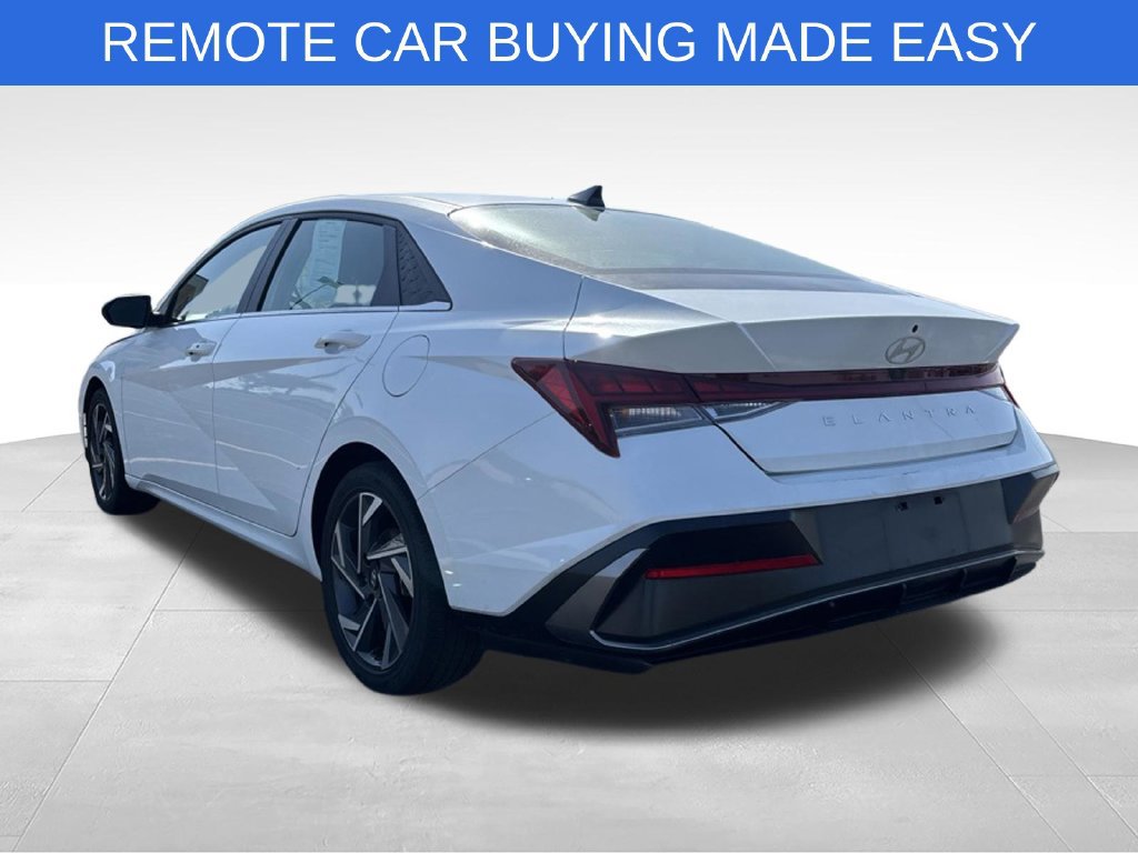 Used 2025 Hyundai Elantra SEL FWD image 8