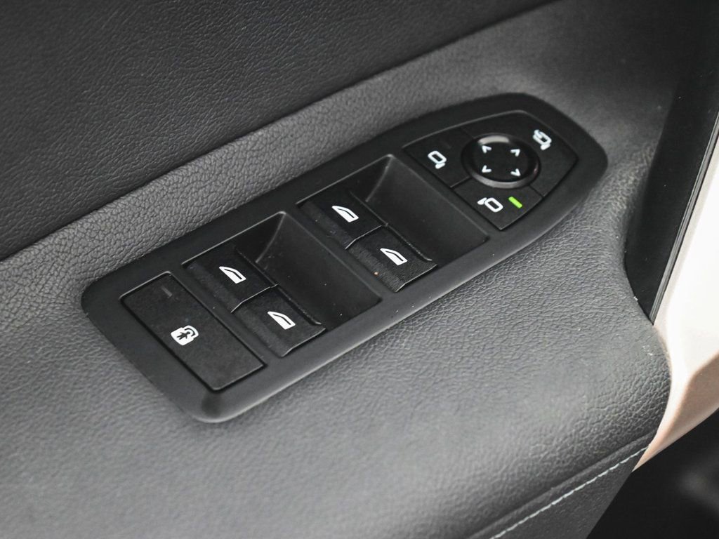 Used 2024 BMW iX xDrive50 w/ Premium Package AWD/4WD image 10