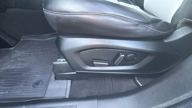 Used 2023 Ford Explorer XLT w/ Equipment Group 202A AWD/4WD image 30