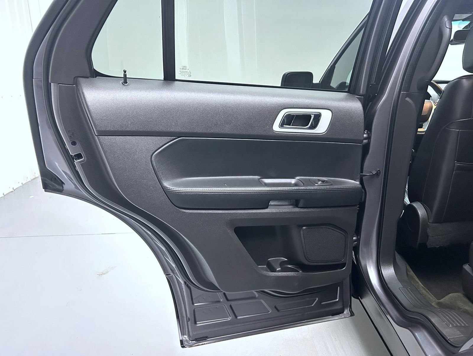 Used 2013 Ford Explorer Limited image 21