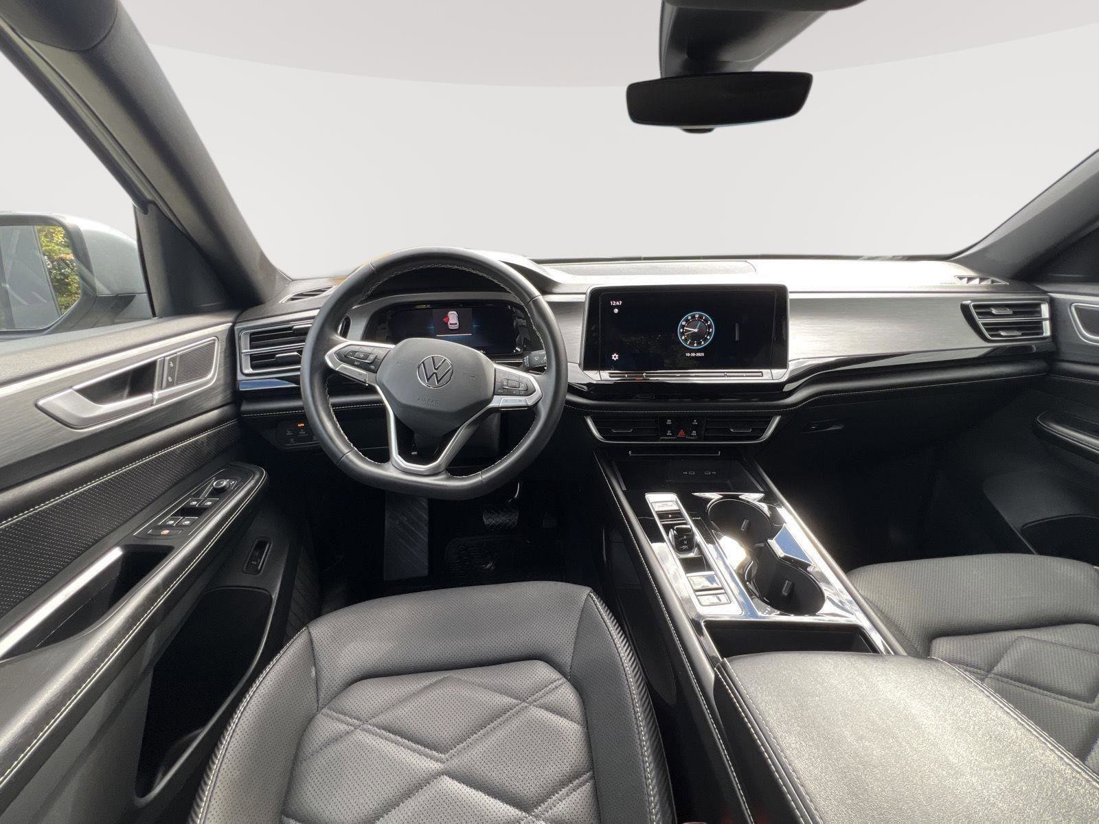 Used 2024 Volkswagen Atlas Cross Sport SE image 12