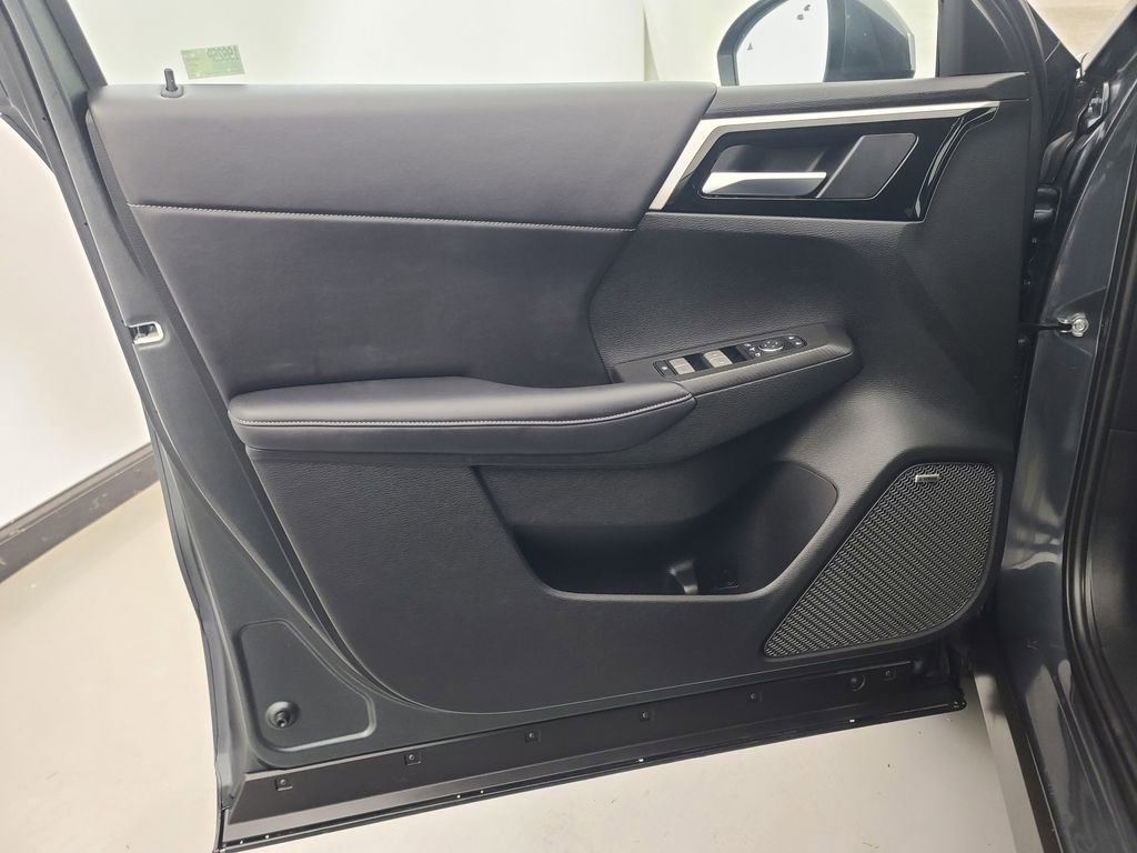 Used 2025 Mitsubishi Outlander SE AWD/4WD image 24