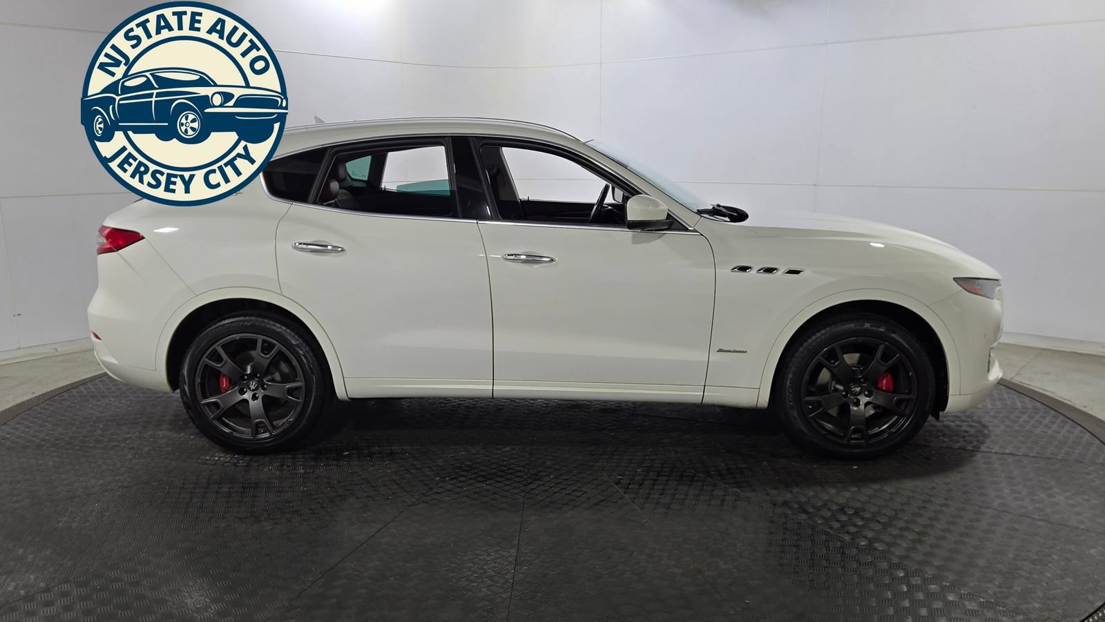 Used 2019 Maserati Levante GranLusso AWD/4WD image 8