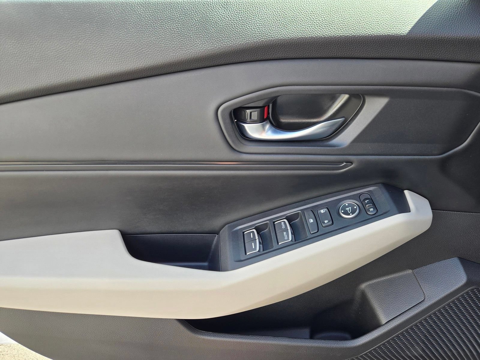 Used 2025 Honda Accord SE image 18
