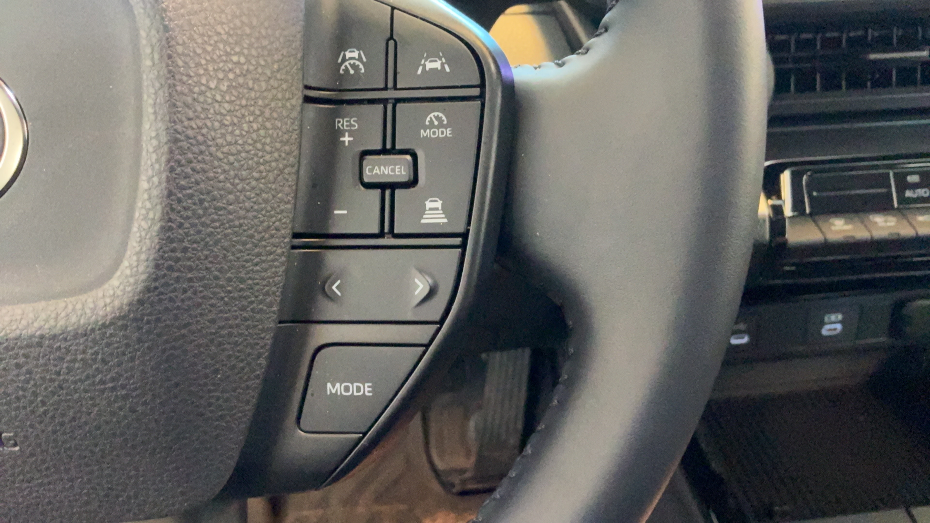 Certified 2025 Toyota Prius LE FWD image 17