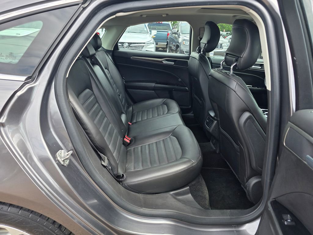 Used 2014 Ford Fusion SE w/ Equipment Group 202A FWD image 22