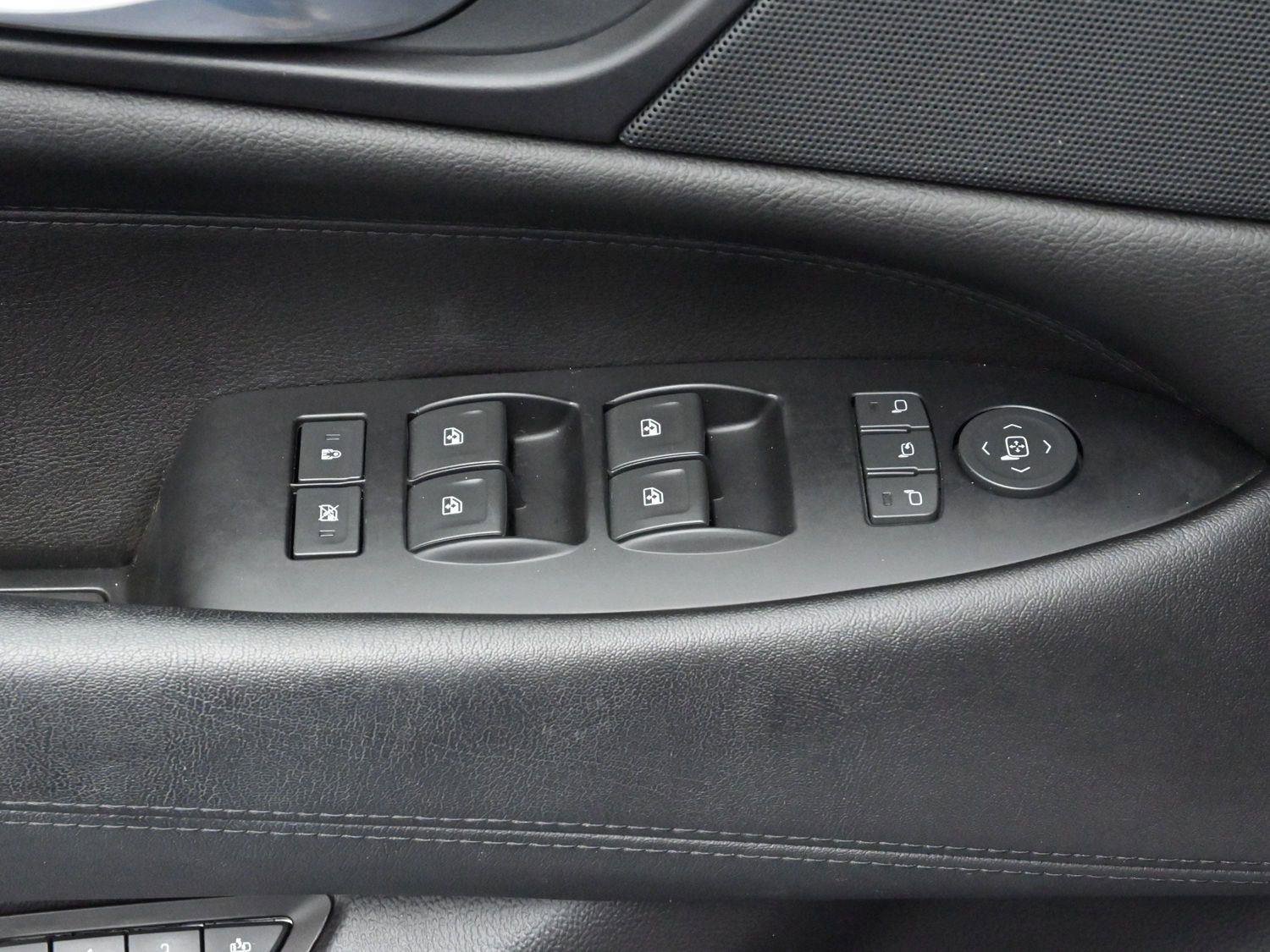 Used 2017 Cadillac Escalade ESV Luxury image 14