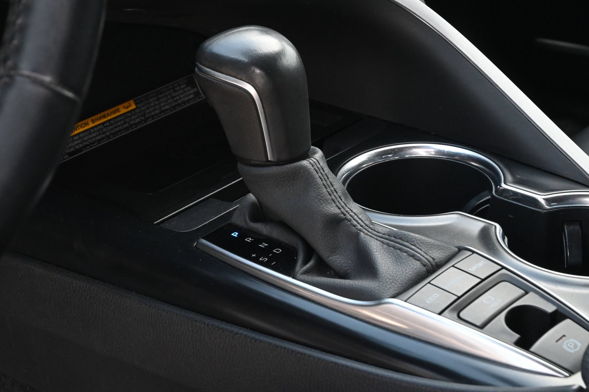Used 2020 Toyota Camry XSE FWD image 15