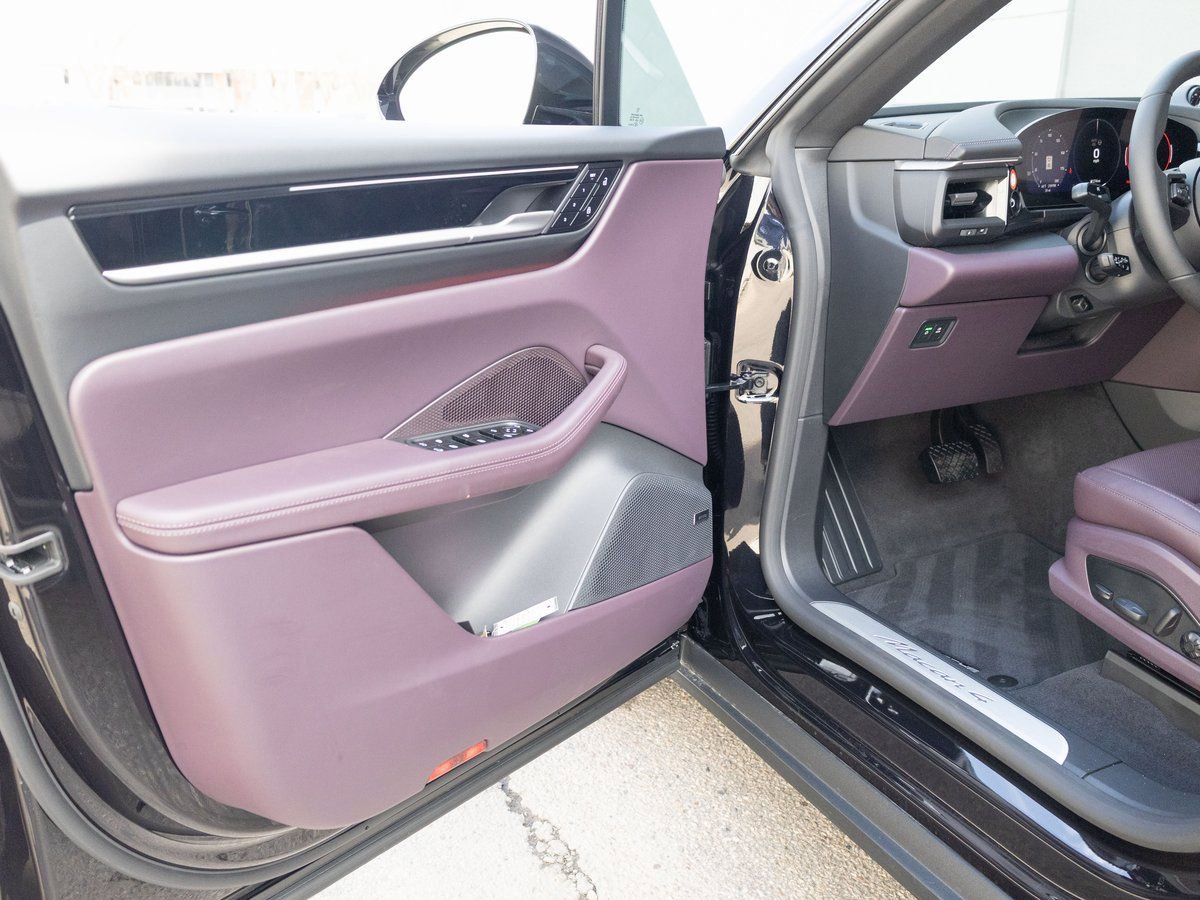 New 2025 Porsche Macan 4 Electric image 31