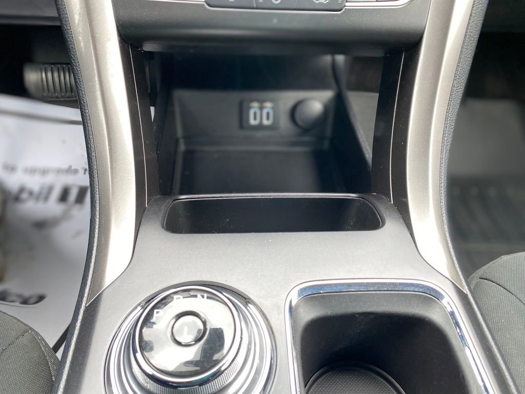 Used 2019 Ford Fusion SE FWD image 24