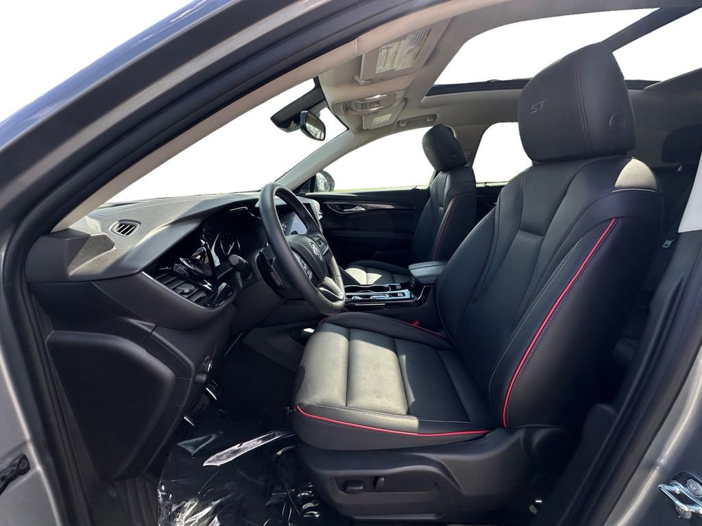 Used 2023 Buick Envision Essence w/ Sport Touring Package image 9