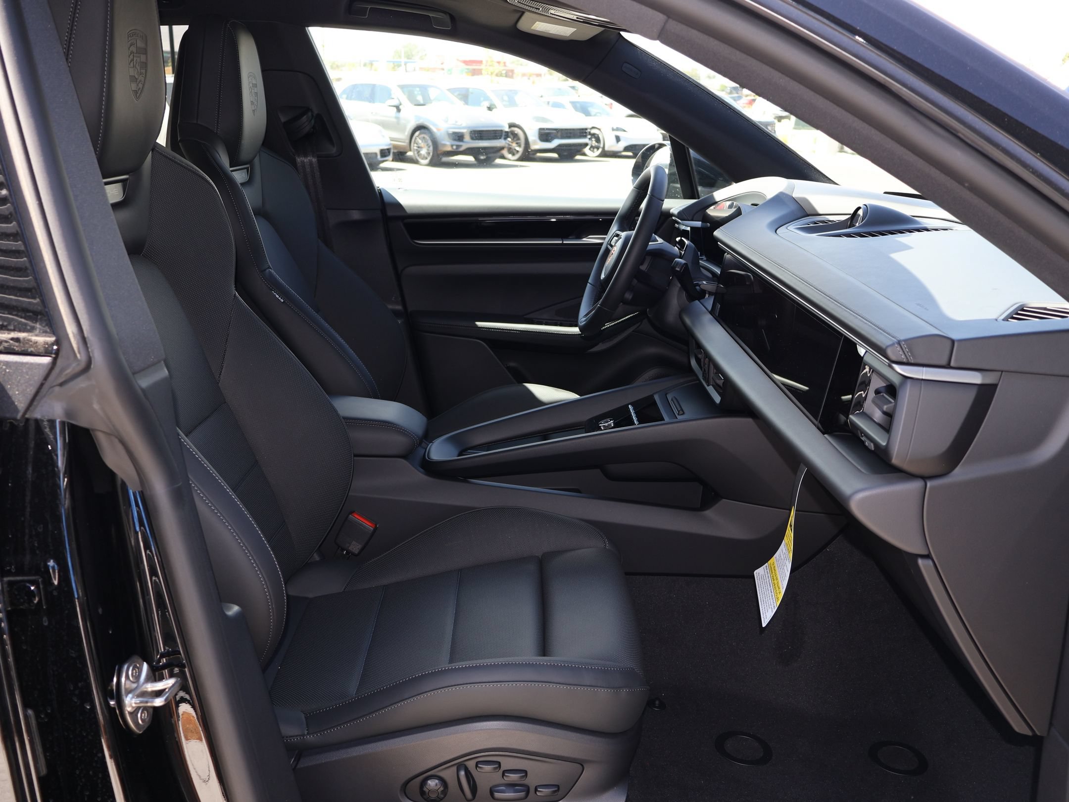 New 2026 Porsche Macan 4 Electric AWD/4WD image 30
