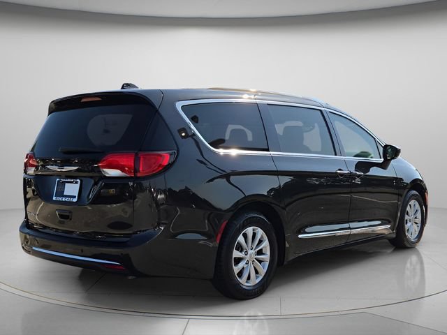 Used 2019 Chrysler Pacifica Touring-L FWD image 7